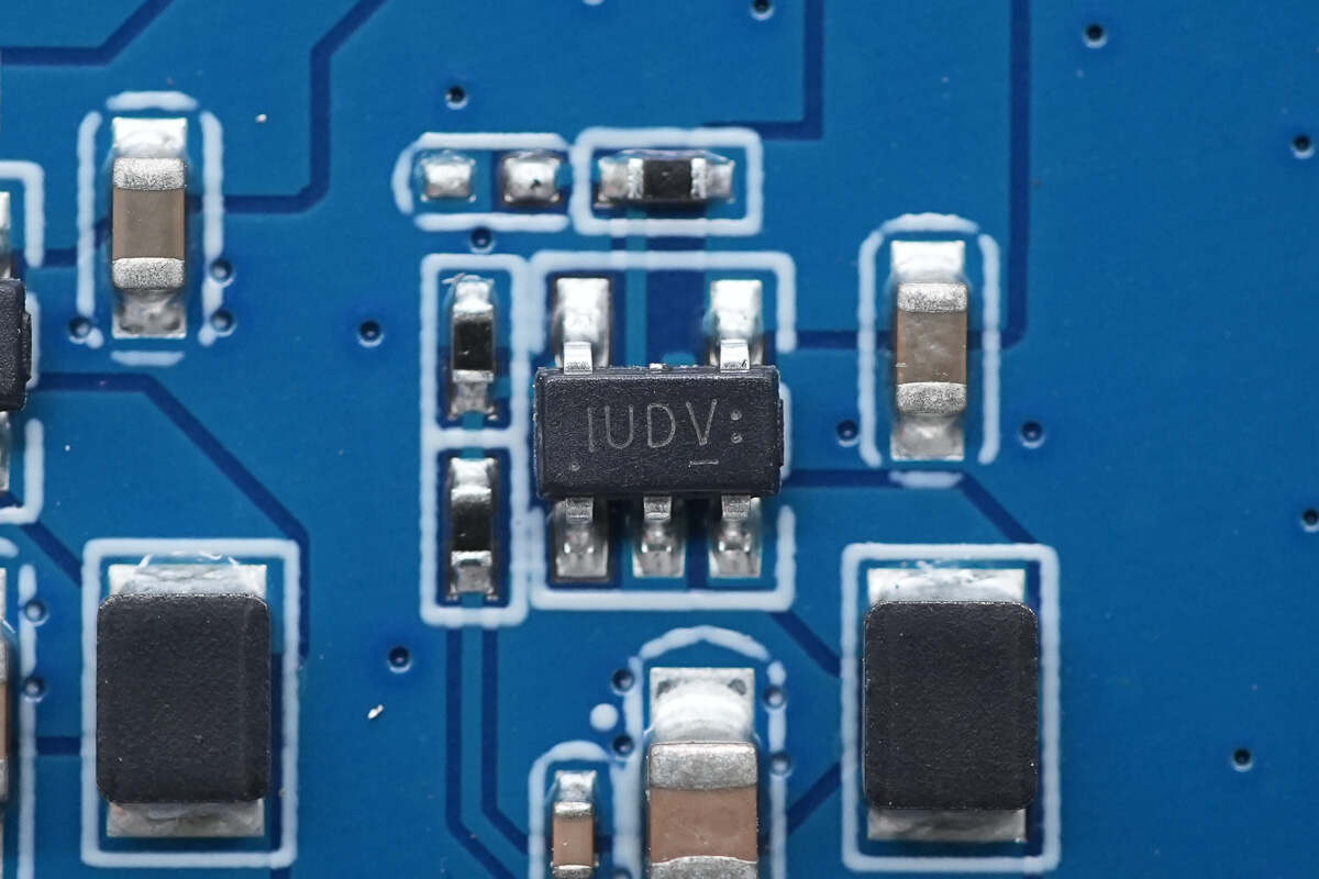 Teardown of UGREEN Revodok Max Thunderbolt 5 Docking Station (U715)-Chargerlab