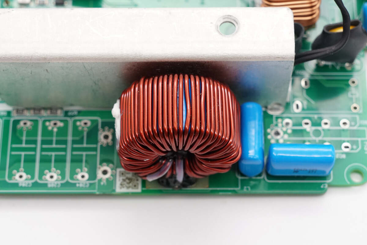 Teardown of Huntkey 2000W 80 PLUS Platinum Switching Power Supply (HK2000B-S1)-Chargerlab