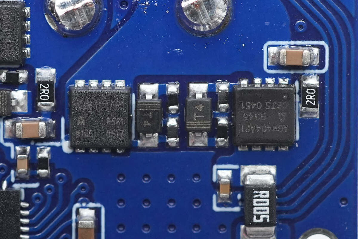 Teardown of UGREEN 67W 20000mAh Power Bank (PB550)-Chargerlab