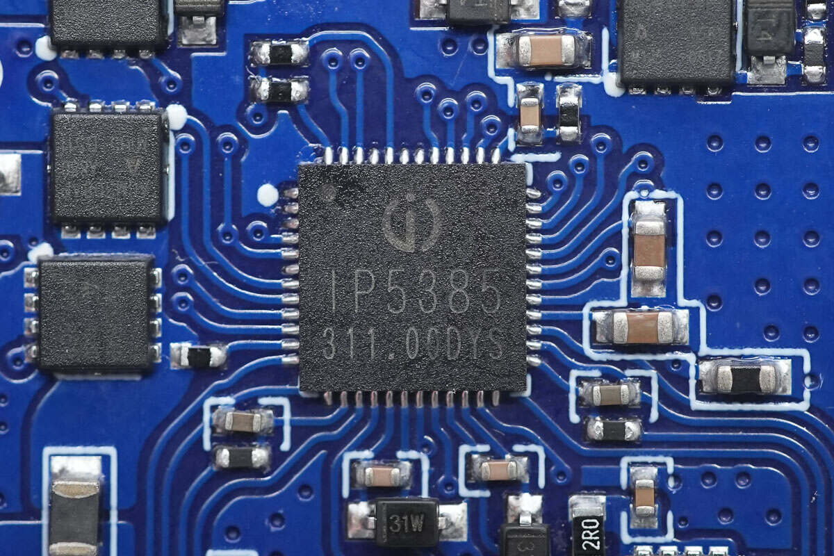 Teardown of UGREEN 67W 20000mAh Power Bank (PB550)-Chargerlab