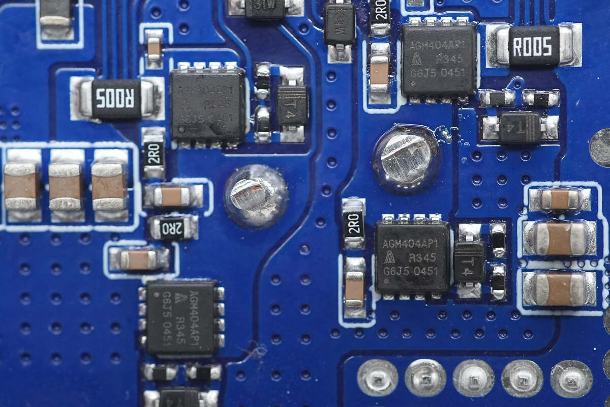 Teardown of UGREEN 67W 20000mAh Power Bank (PB550)-Chargerlab