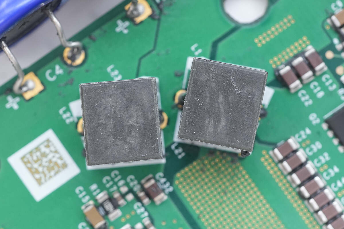 Teardown of Enphase IQ8P 480W Microinverter (IQ8P-72-2-INT)-Chargerlab