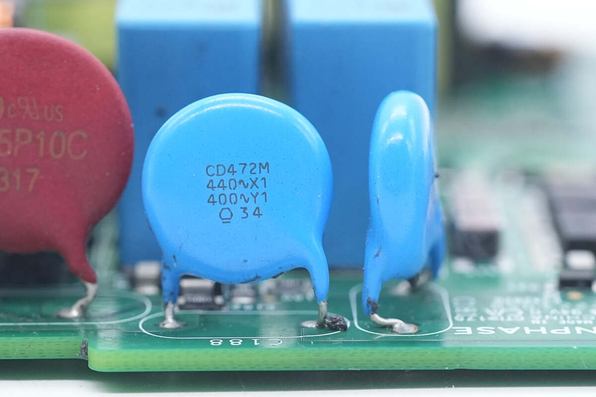 Teardown of Enphase IQ8P 480W Microinverter (IQ8P-72-2-INT)-Chargerlab