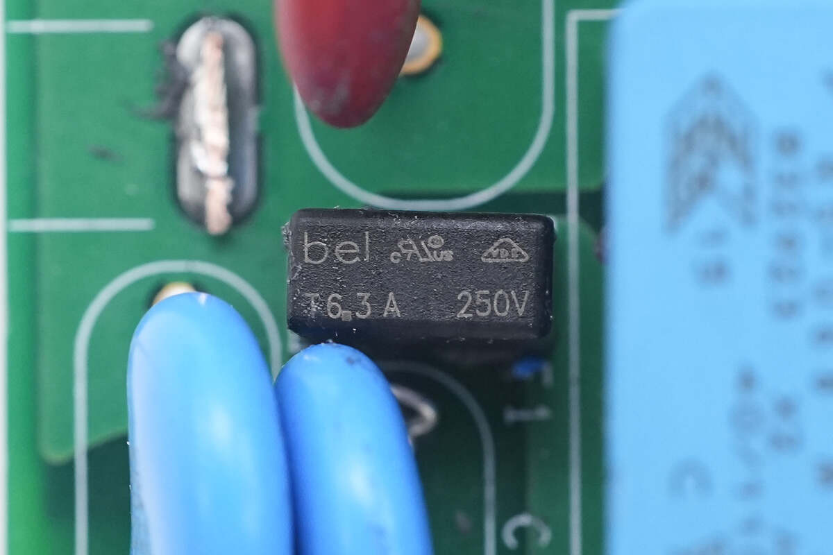 Teardown of Enphase IQ8P 480W Microinverter (IQ8P-72-2-INT)-Chargerlab