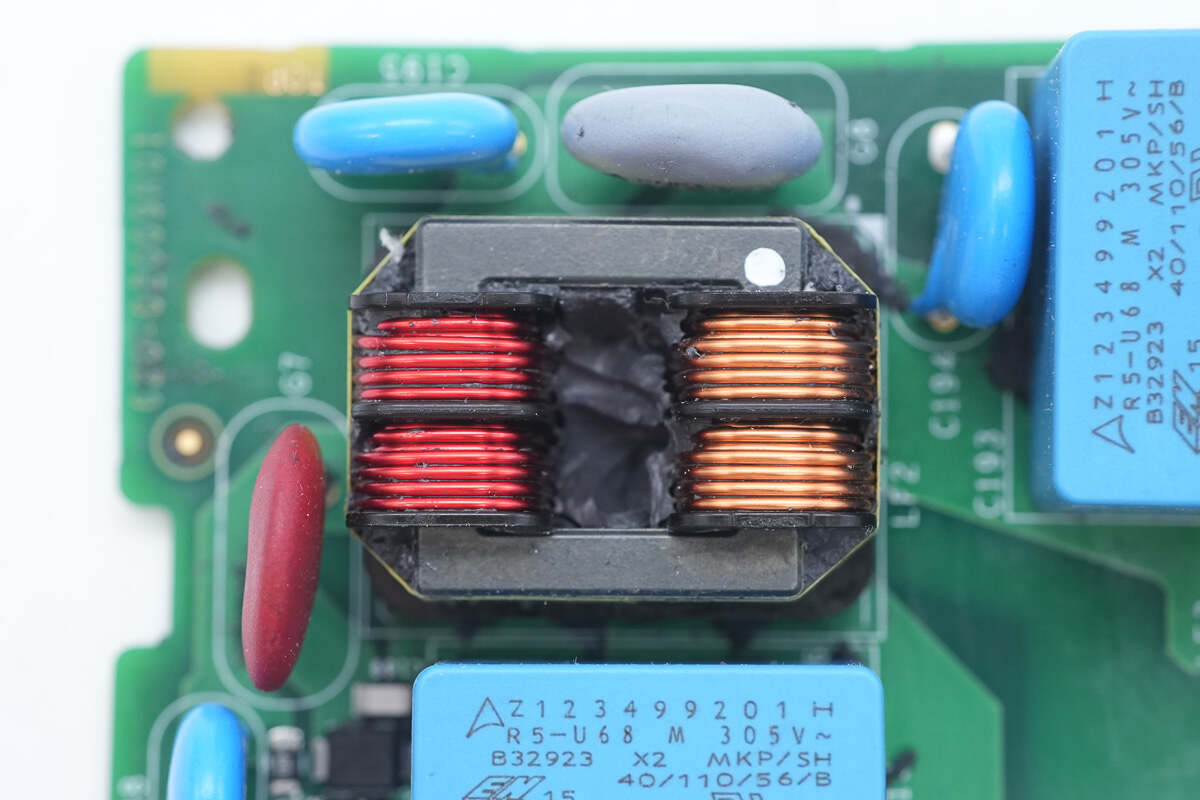 Teardown of Enphase IQ8P 480W Microinverter (IQ8P-72-2-INT)-Chargerlab