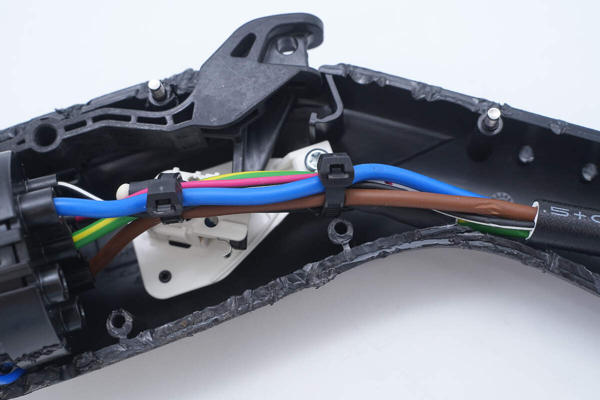 Teardown of Ford 1760W Portable EV Charger-Chargerlab