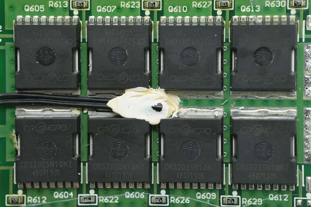 Teardown of Zhizu 2700Wh Zhiba MAX LiFePO₄ Swappable Battery Pack (DM60N-45ET)-Chargerlab