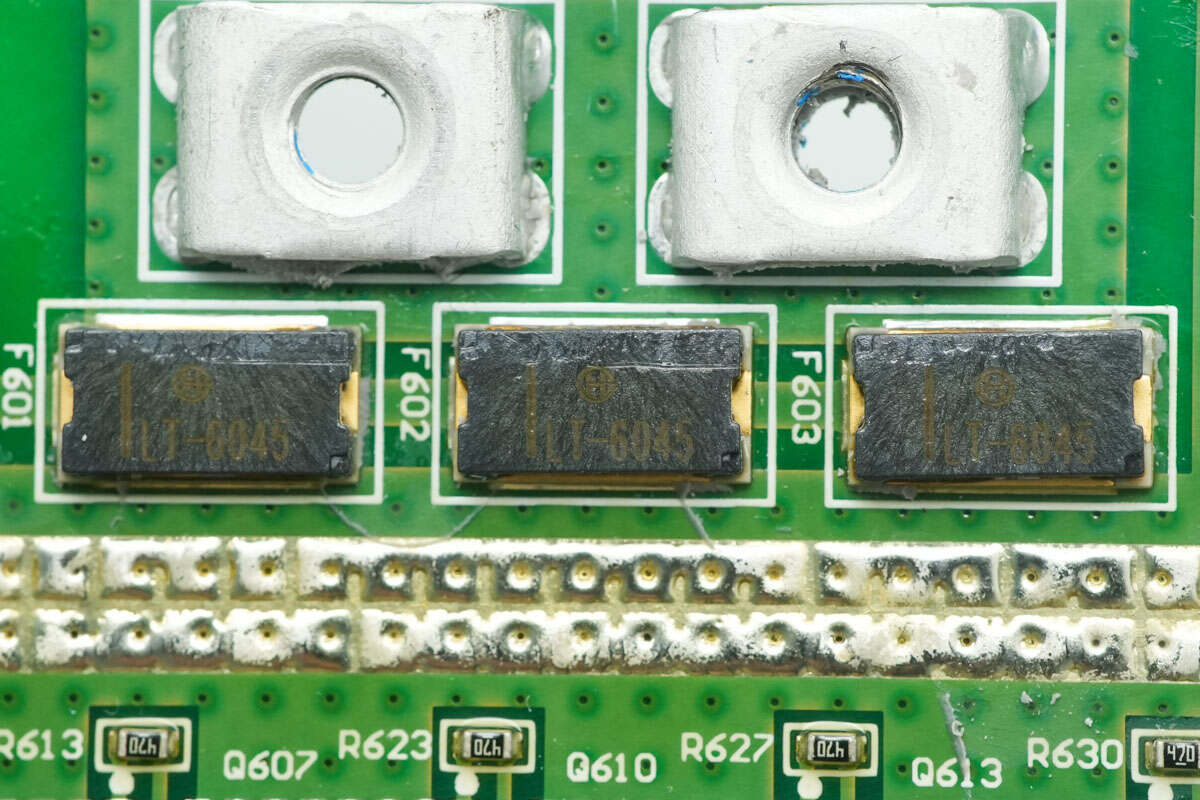 Teardown of Zhizu 2700Wh Zhiba MAX LiFePO₄ Swappable Battery Pack (DM60N-45ET)-Chargerlab