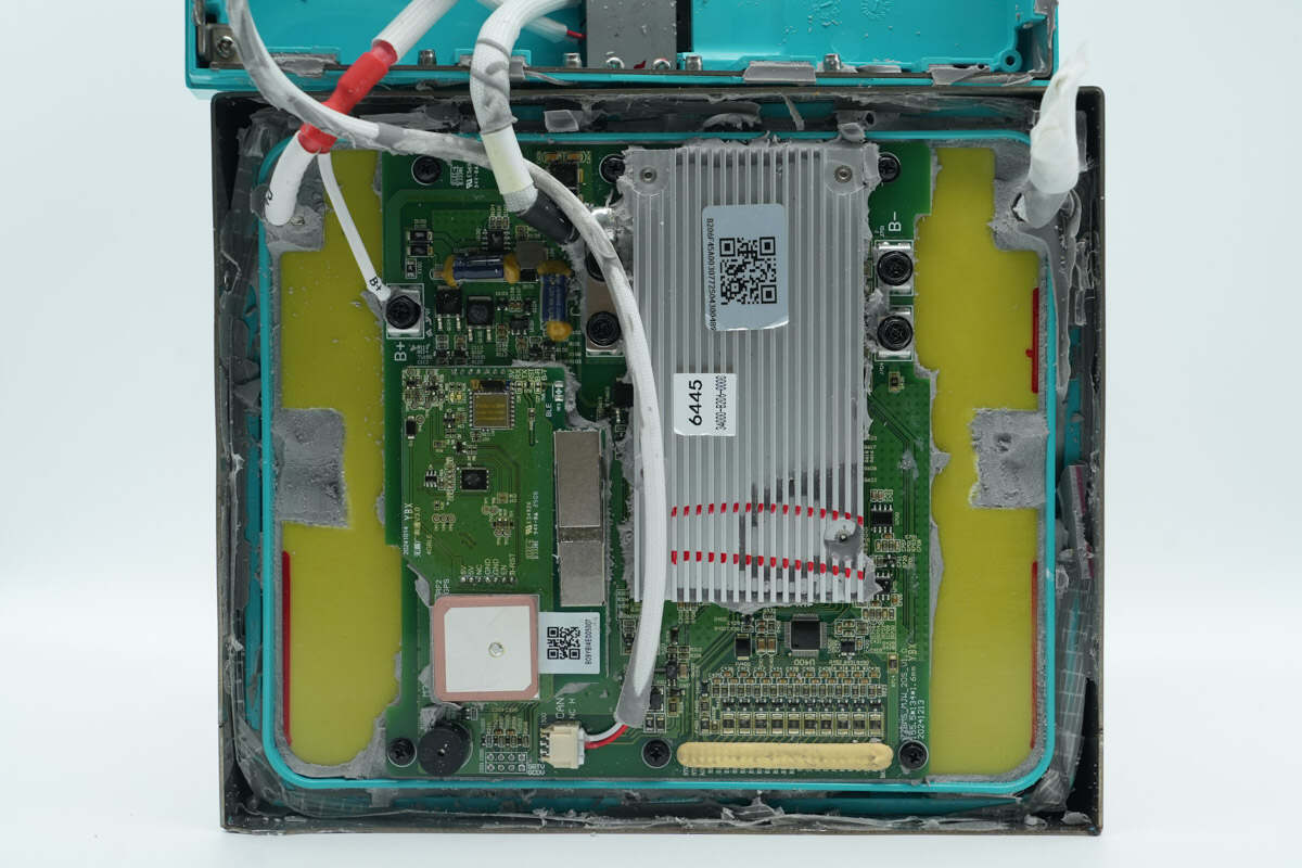 Teardown of Zhizu 2700Wh Zhiba MAX LiFePO₄ Swappable Battery Pack (DM60N-45ET)-Chargerlab