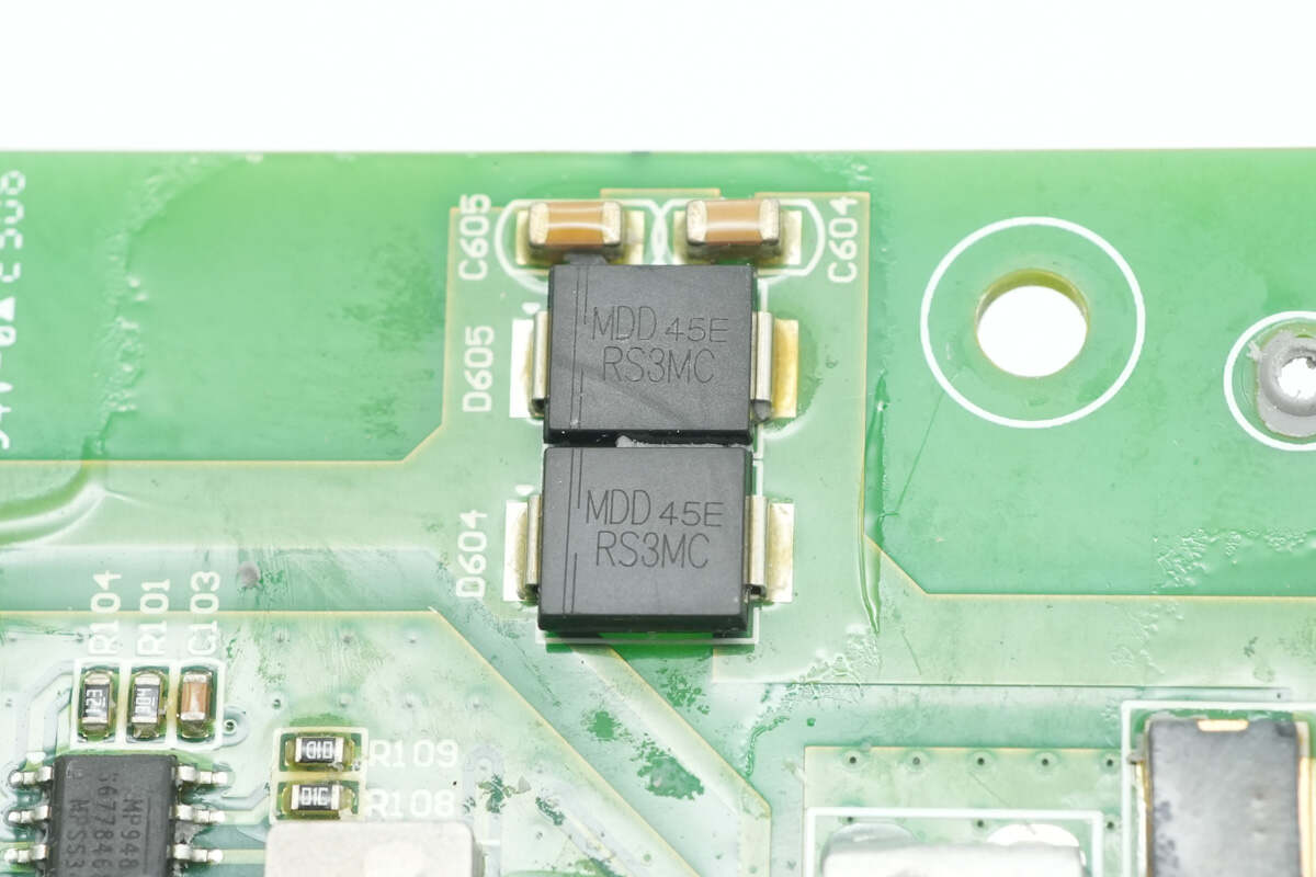 Teardown of Zhizu 2700Wh Zhiba MAX LiFePO₄ Swappable Battery Pack (DM60N-45ET)-Chargerlab