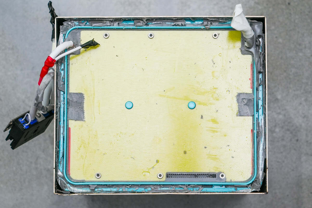 Teardown of Zhizu 2700Wh Zhiba MAX LiFePO₄ Swappable Battery Pack (DM60N-45ET)-Chargerlab