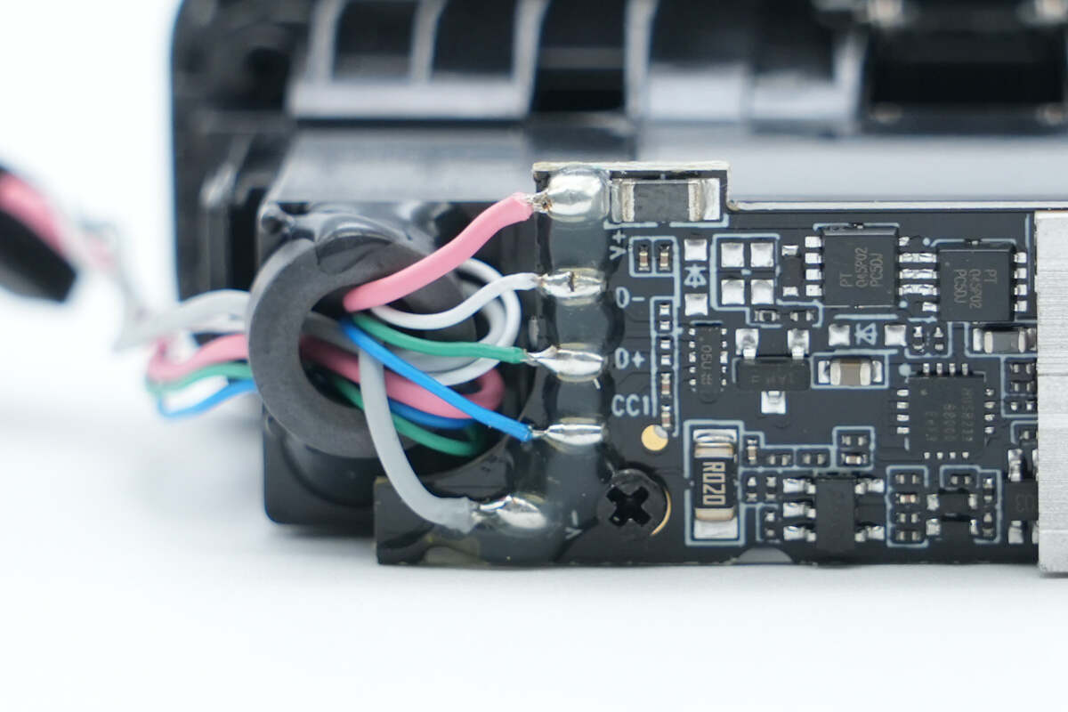 Teardown of Insta360 X5 Utility Fast Charge Case (CINSBAHM)-Chargerlab