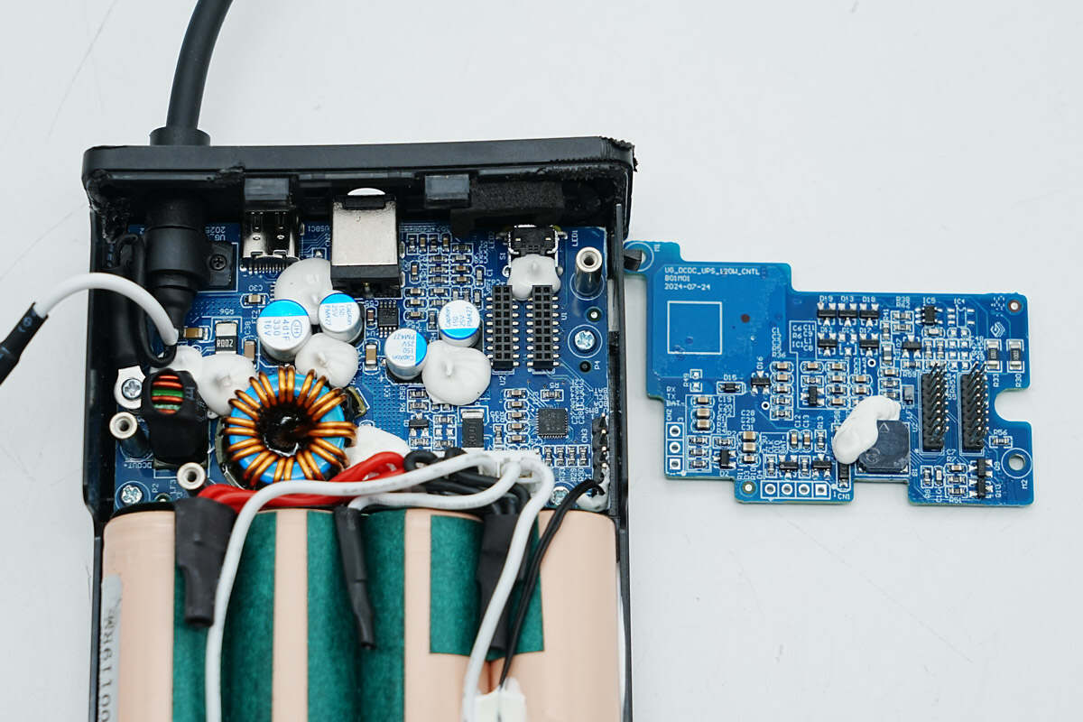 Teardown of UGREEN 120W DC UPS (US3000)-Chargerlab