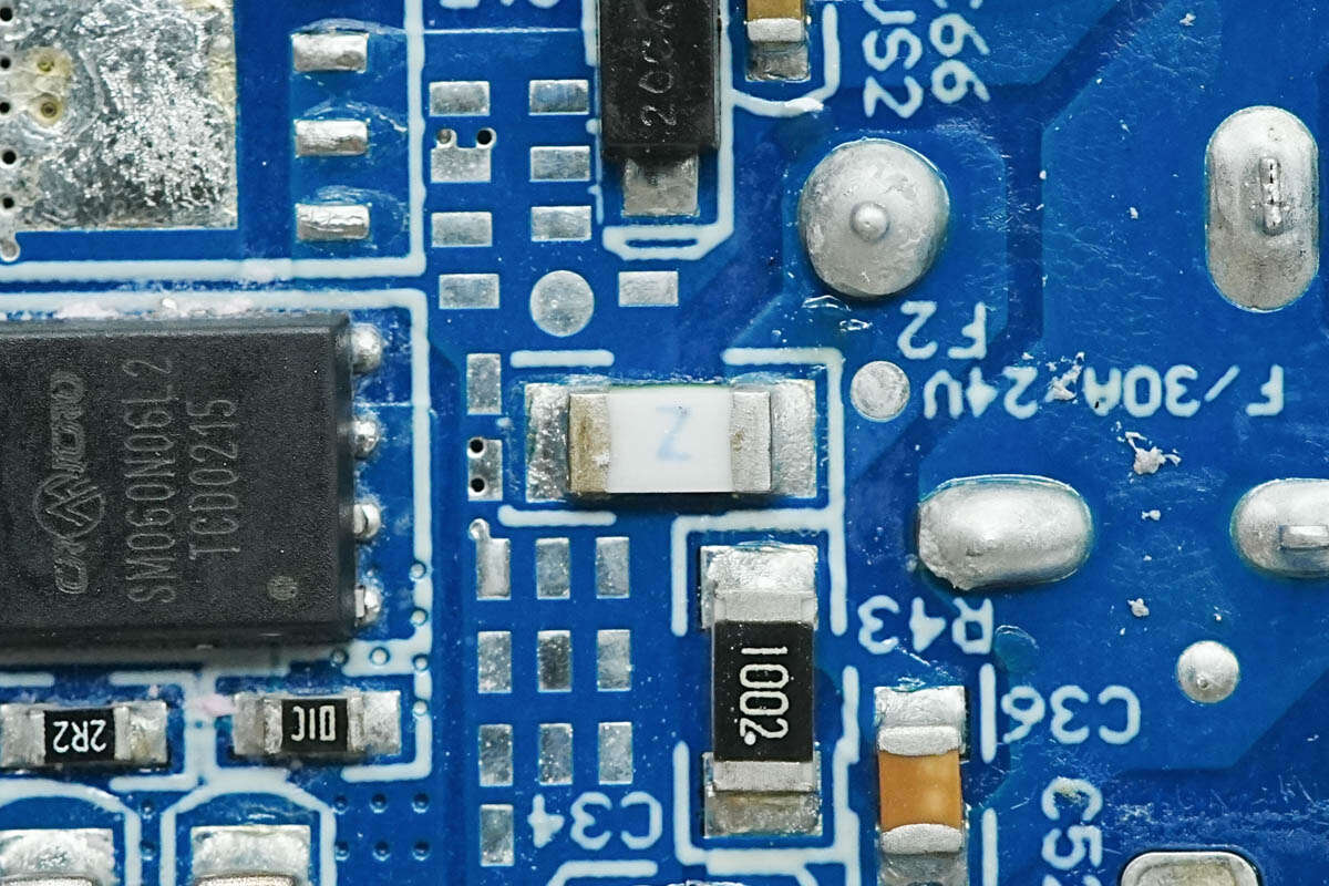 Teardown of UGREEN 120W DC UPS (US3000)-Chargerlab