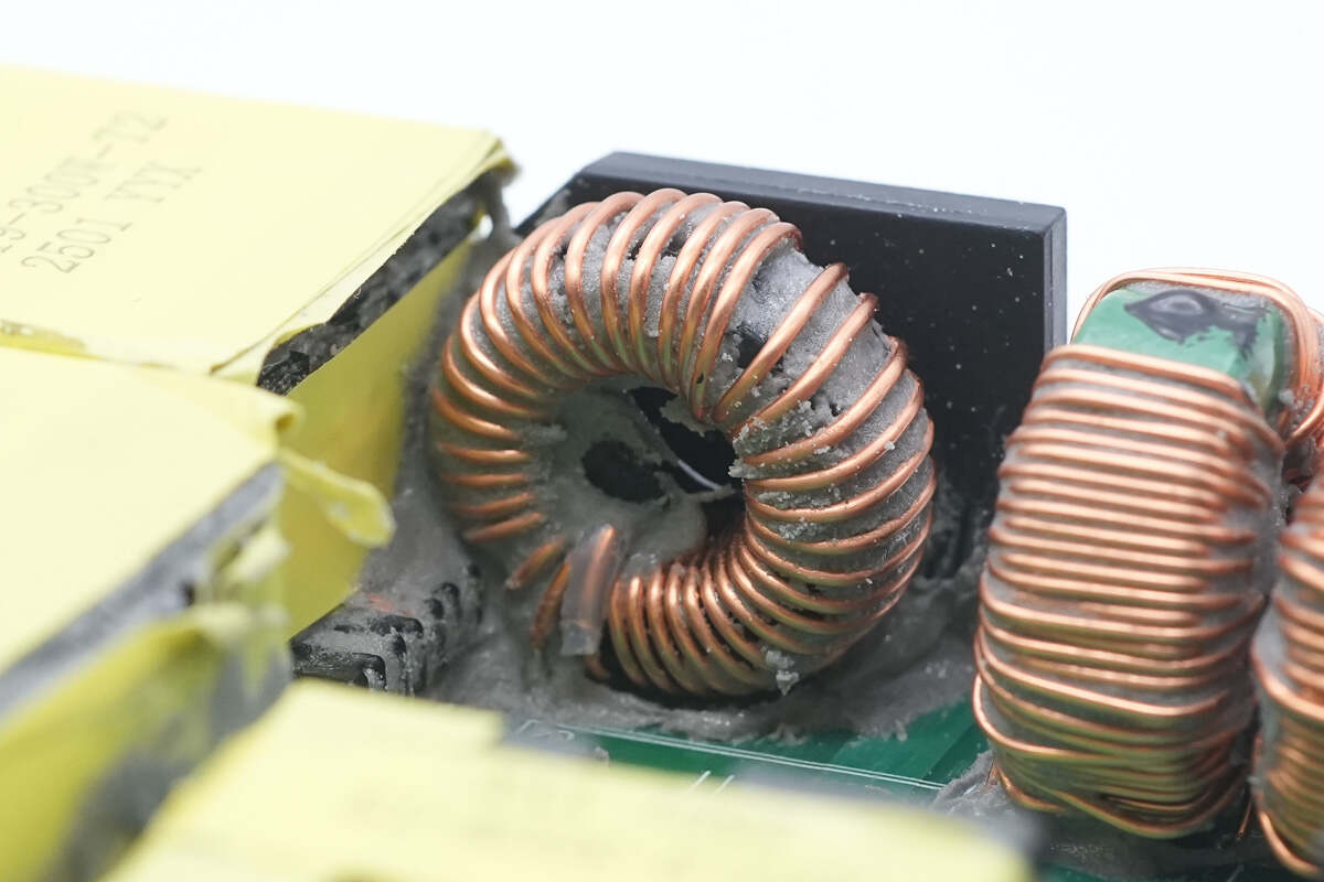 Teardown of HUNDA 300W USB-C GaN Charging Station (A2319-300W-02)-Chargerlab