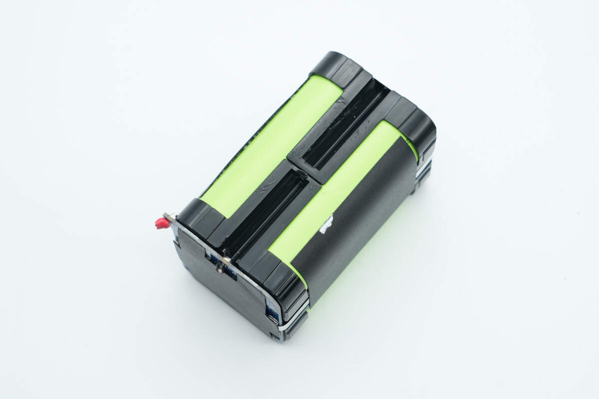 Teardown of UGREEN Nexode 20000mAh 165W Power Bank with Retractable USB-C Cable (PB726)-Chargerlab