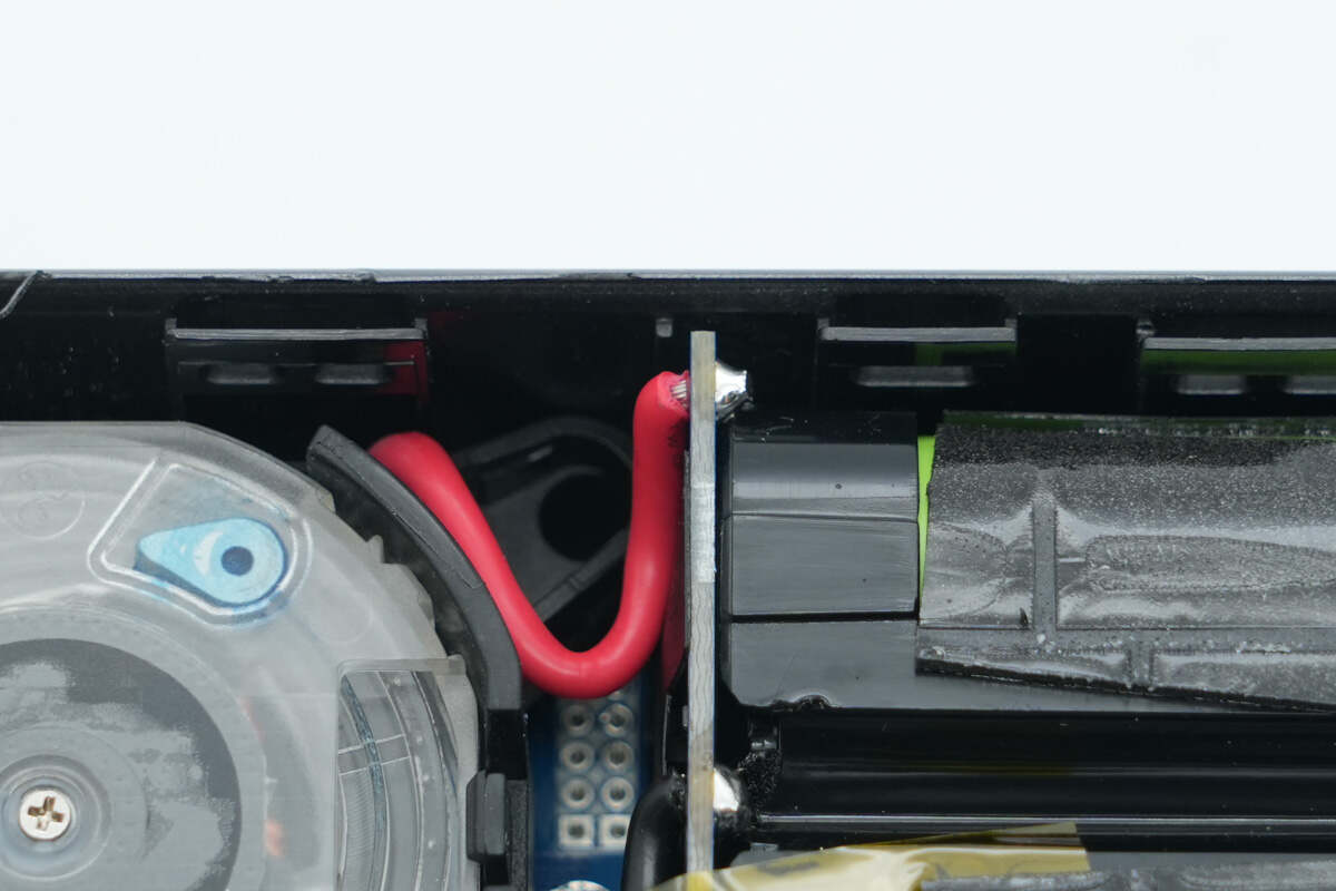 Teardown of UGREEN Nexode 20000mAh 165W Power Bank with Retractable USB-C Cable (PB726)-Chargerlab