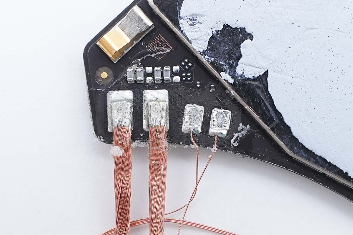Teardown of Apple iPhone Air MagSafe Battery (A3466)-Chargerlab