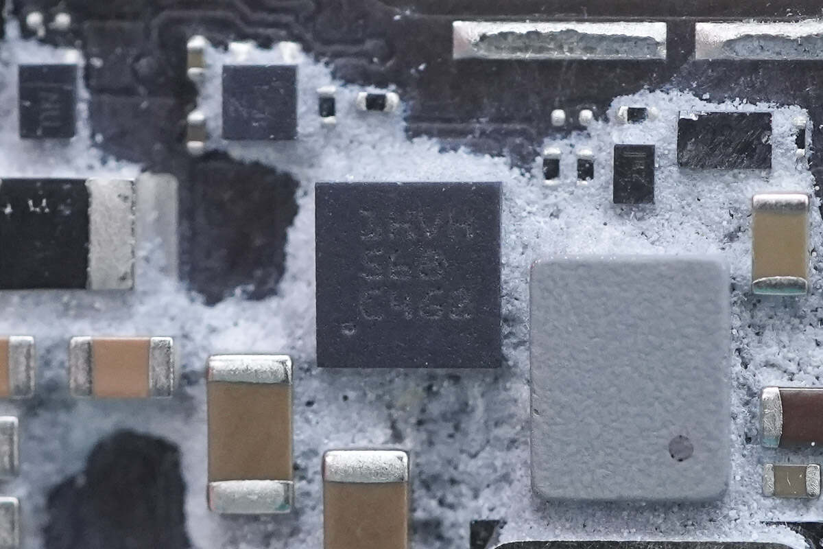 Teardown of Apple iPhone Air MagSafe Battery (A3466)-Chargerlab