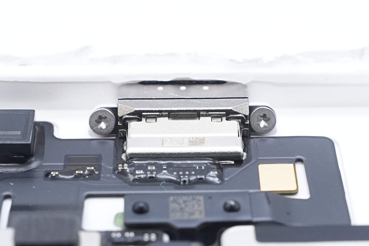 Teardown of Apple iPhone Air MagSafe Battery (A3466)-Chargerlab