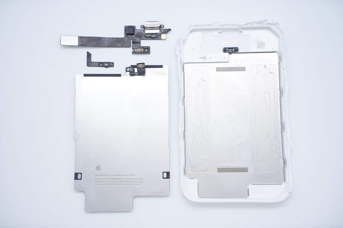 Teardown of Apple iPhone Air MagSafe Battery (A3466)-Chargerlab