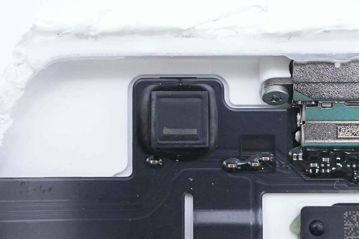 Teardown of Apple iPhone Air MagSafe Battery (A3466)-Chargerlab