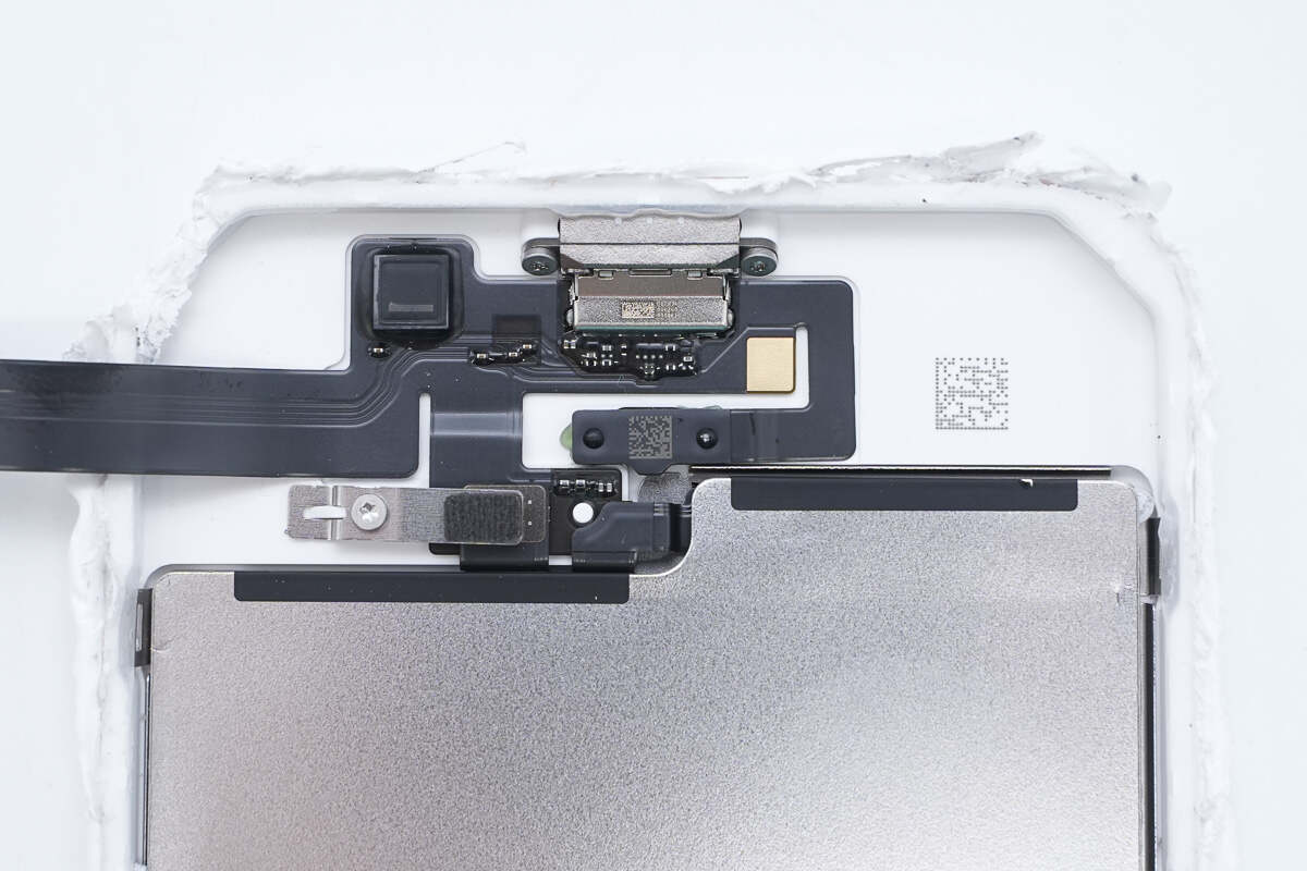Teardown of Apple iPhone Air MagSafe Battery (A3466)-Chargerlab