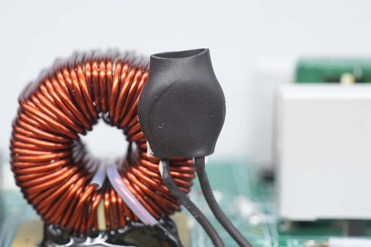 Teardown of Boco Electronics 800W SiC Server Power Supply (BCSE800AP-12E01)-Chargerlab
