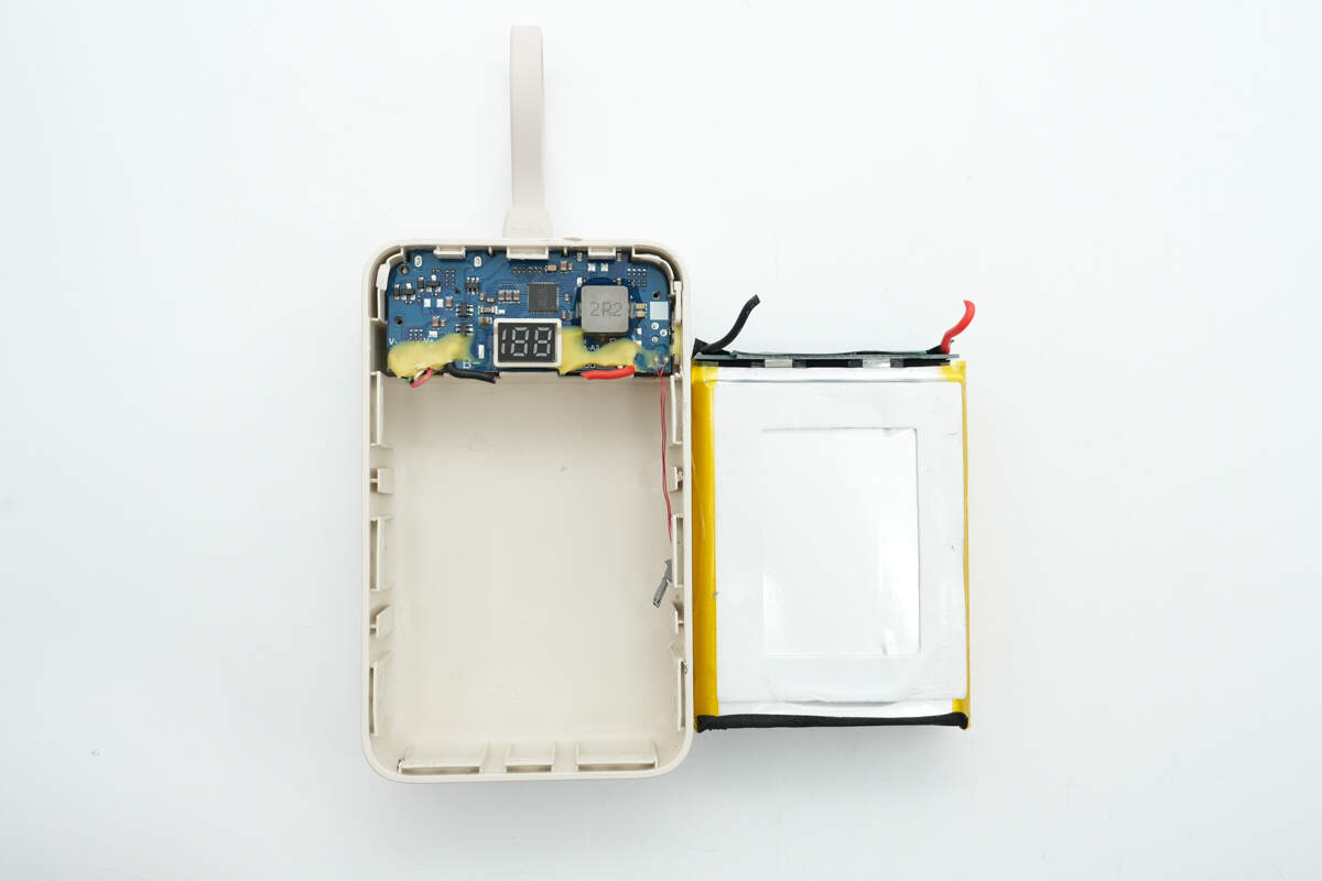 Teardown of UGREEN 22.5W 20000mAh Power Bank with Built-in Cable (PB505)-Chargerlab