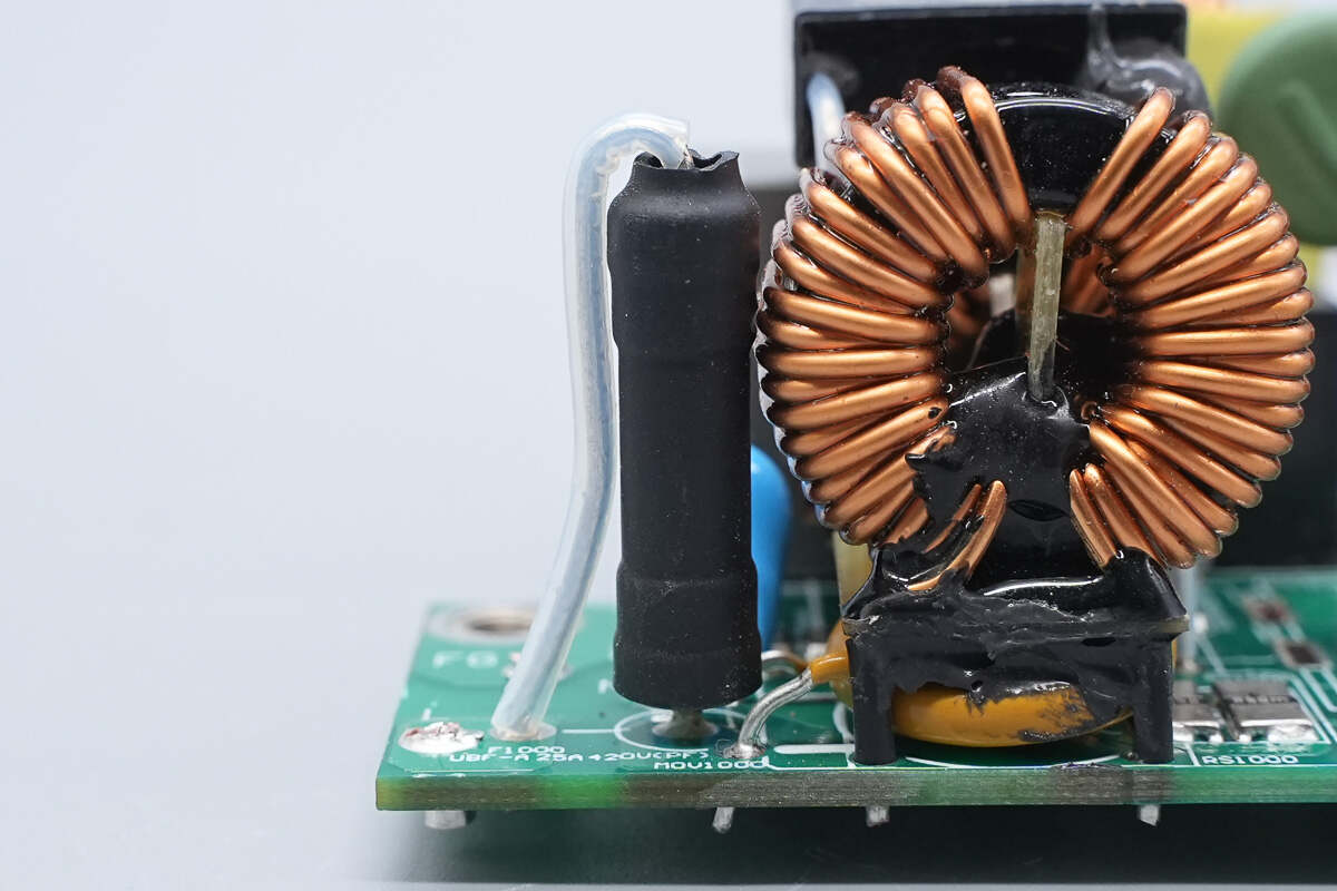 Teardown of Segotep 3200W Titanium-Rated SiC Digital Server Power Supply (CRPS3200W-12V)-Chargerlab