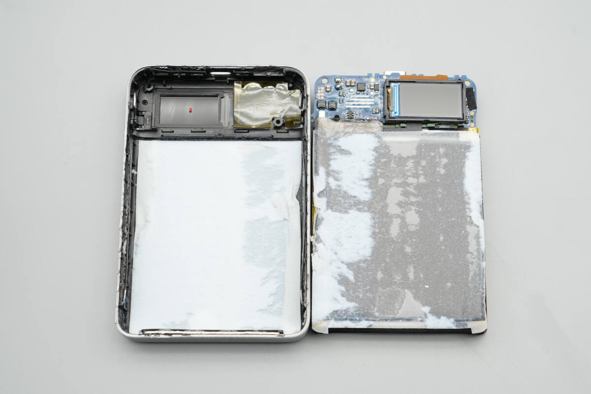 Teardown of CUKTECH 10 Super Magnetic Power Card (WPB100P)-Chargerlab