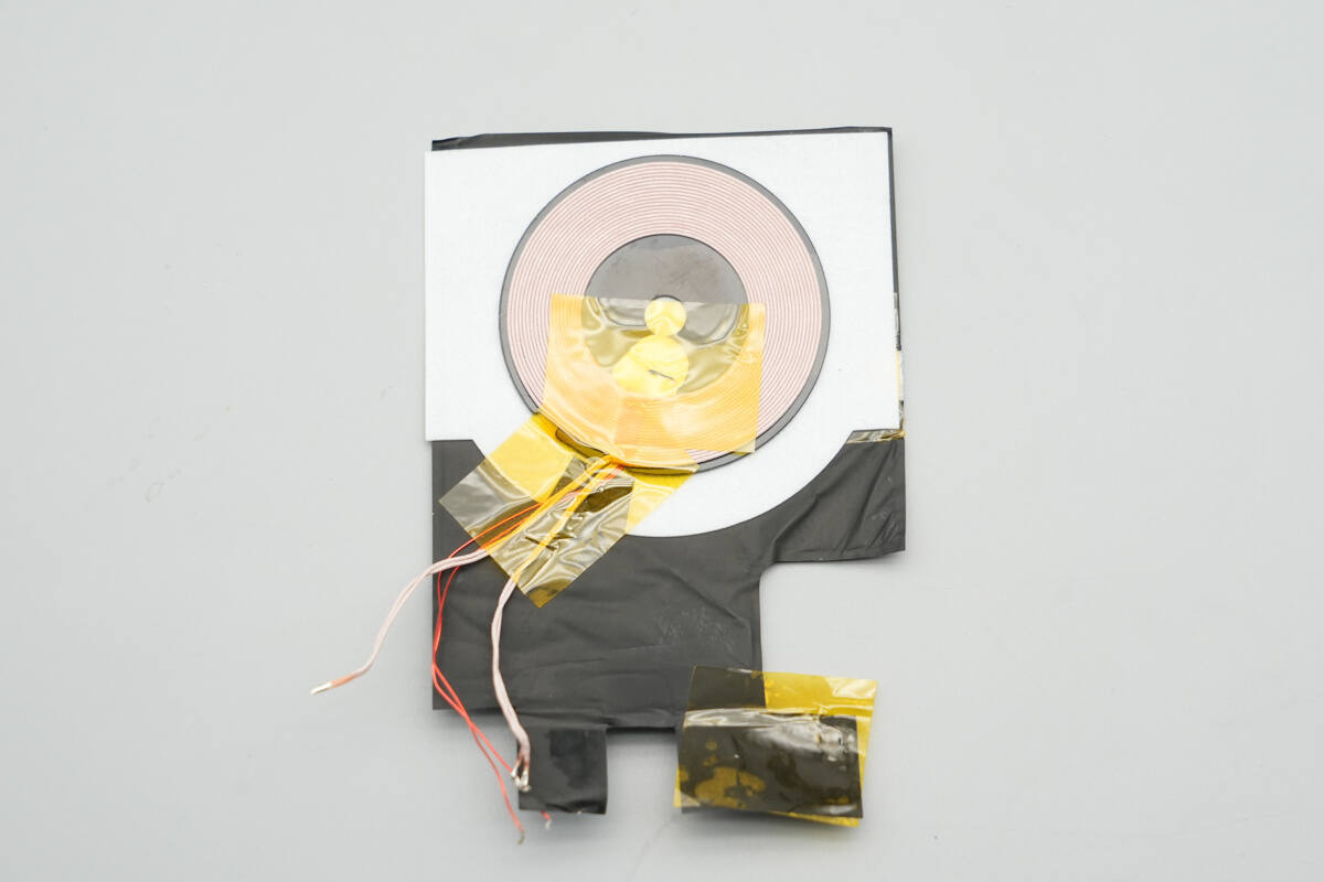 Teardown of CUKTECH 10 Super Magnetic Power Card (WPB100P)-Chargerlab