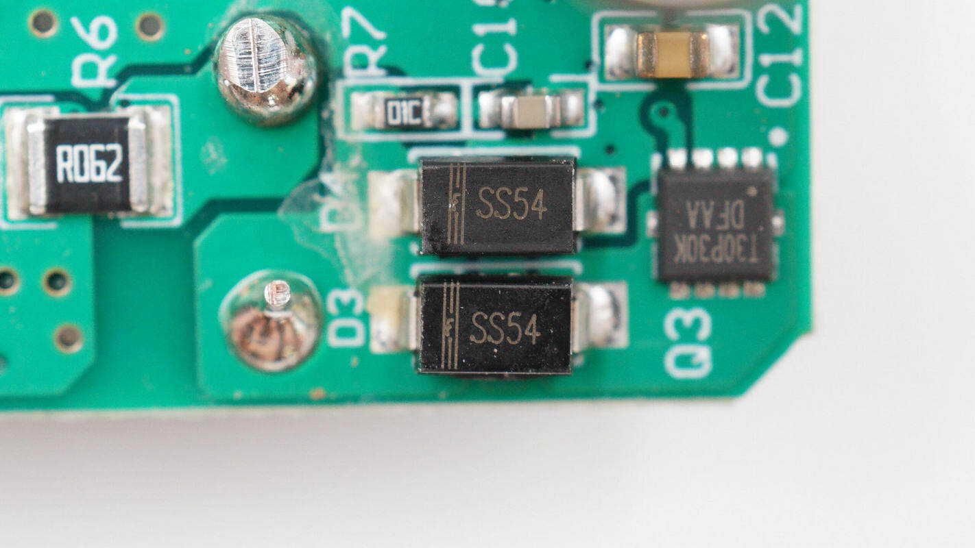 Teardown of Maxcellent Multi-Function Portable Jump Starter-Chargerlab