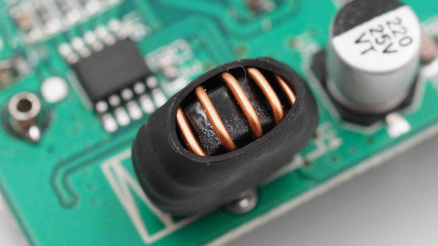 Teardown of Maxcellent Multi-Function Portable Jump Starter-Chargerlab