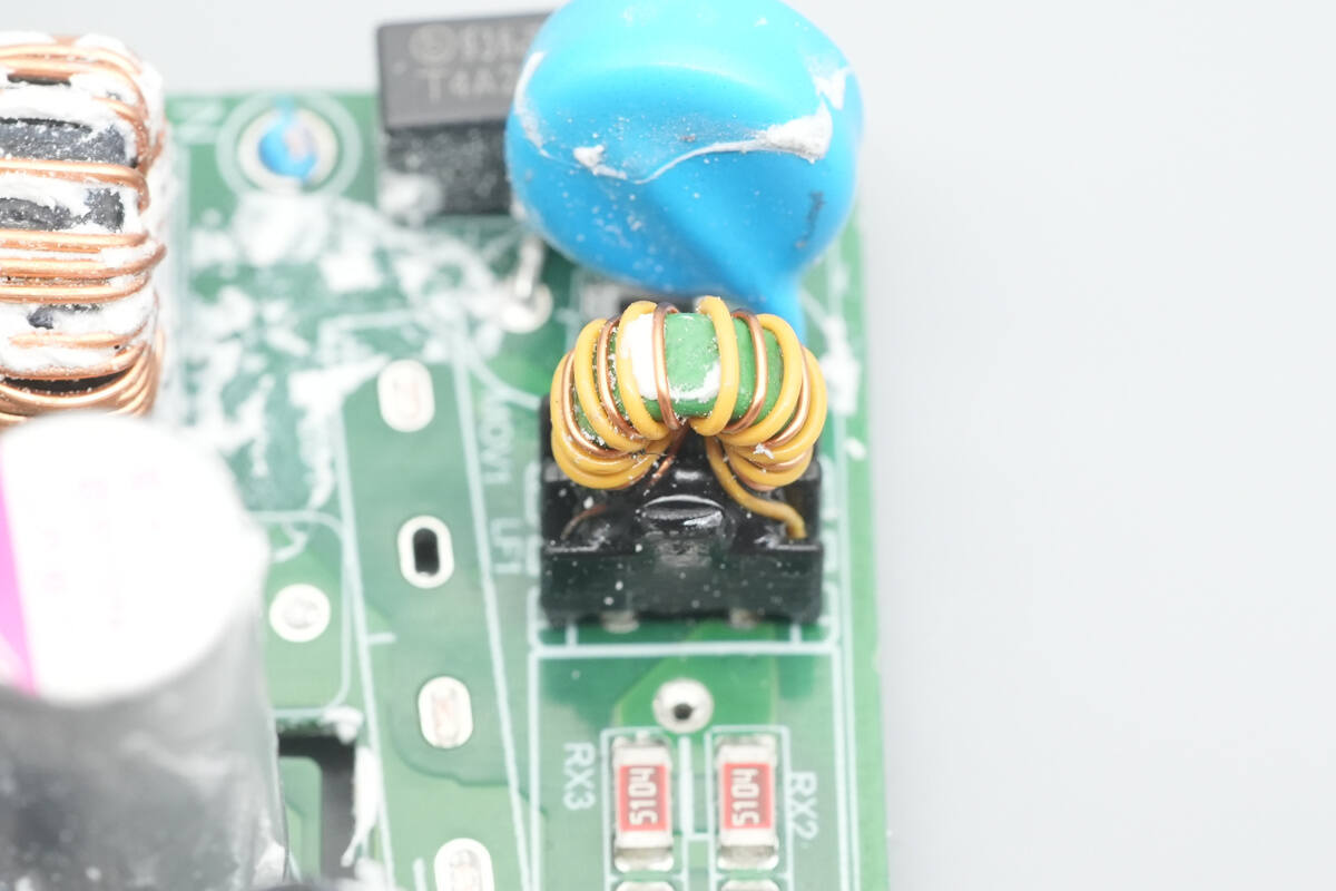 Teardown of Huntkey 140W GaN Charger (HKC14028050-0B1)-Chargerlab