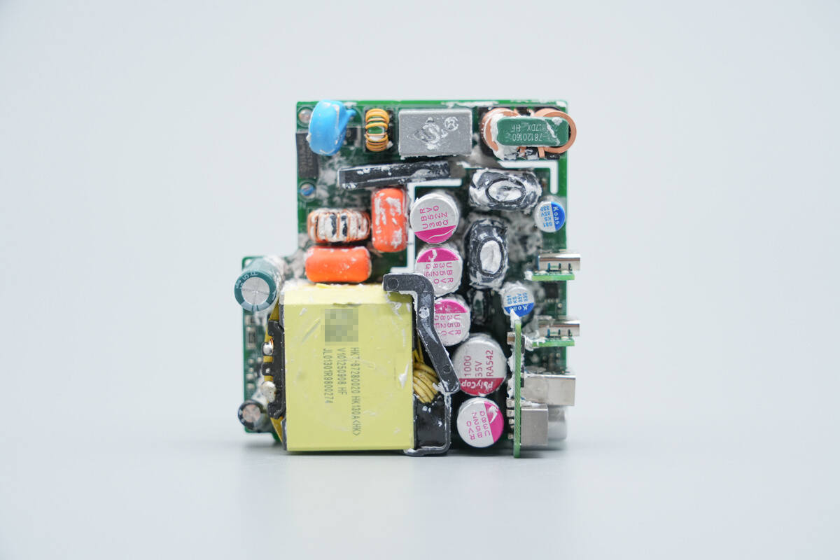 Teardown of Huntkey 140W GaN Charger (HKC14028050-0B1)-Chargerlab