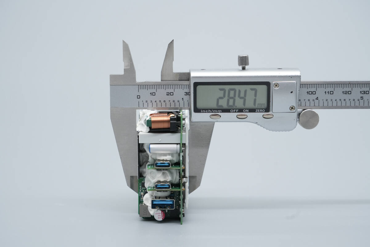 Teardown of Huntkey 140W GaN Charger (HKC14028050-0B1)-Chargerlab
