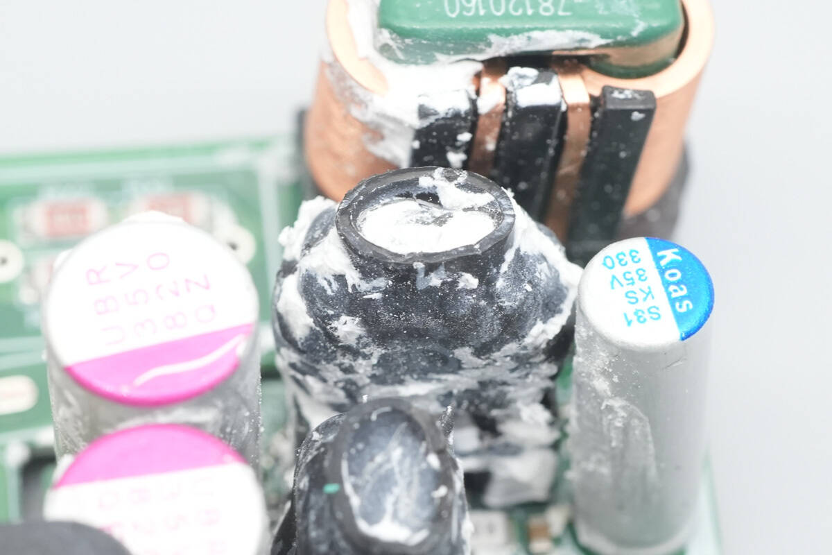 Teardown of Huntkey 140W GaN Charger (HKC14028050-0B1)-Chargerlab