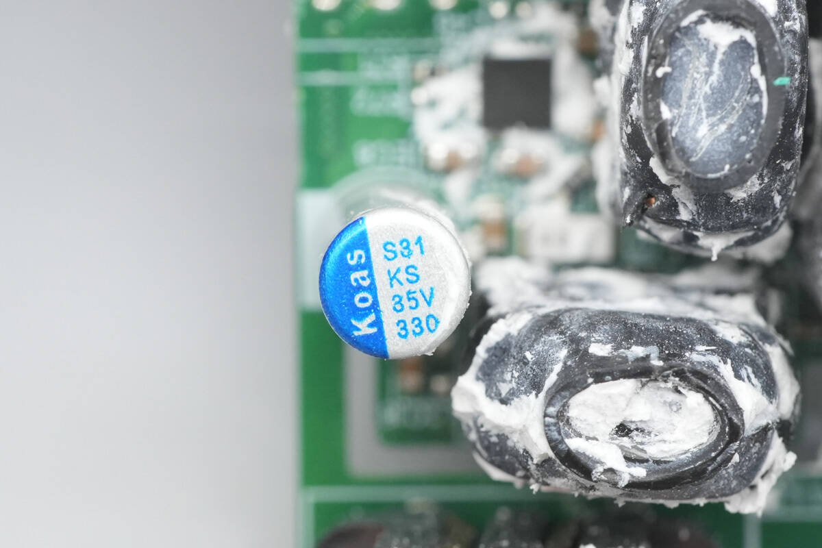 Teardown of Huntkey 140W GaN Charger (HKC14028050-0B1)-Chargerlab