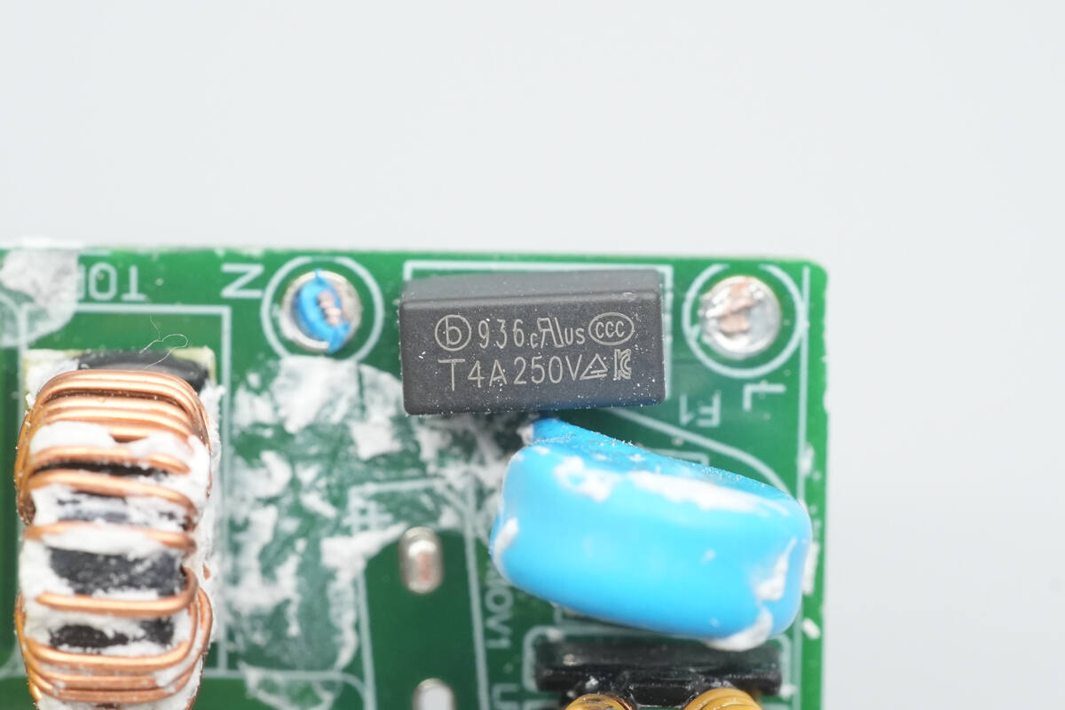 Teardown of Huntkey 140W GaN Charger (HKC14028050-0B1)-Chargerlab