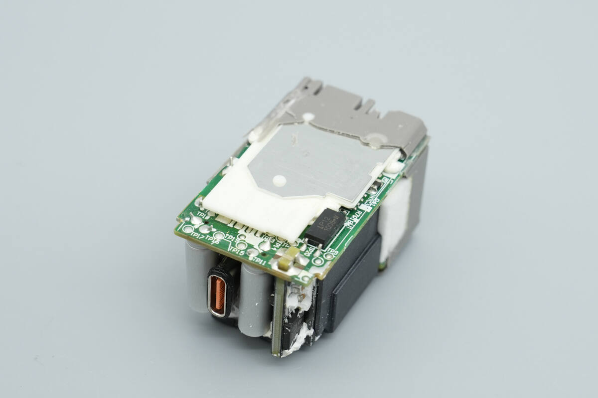 Teardown of Huawei SuperCharge 66W GaN Charger for Mate 80 (HW-110600C05)-Chargerlab