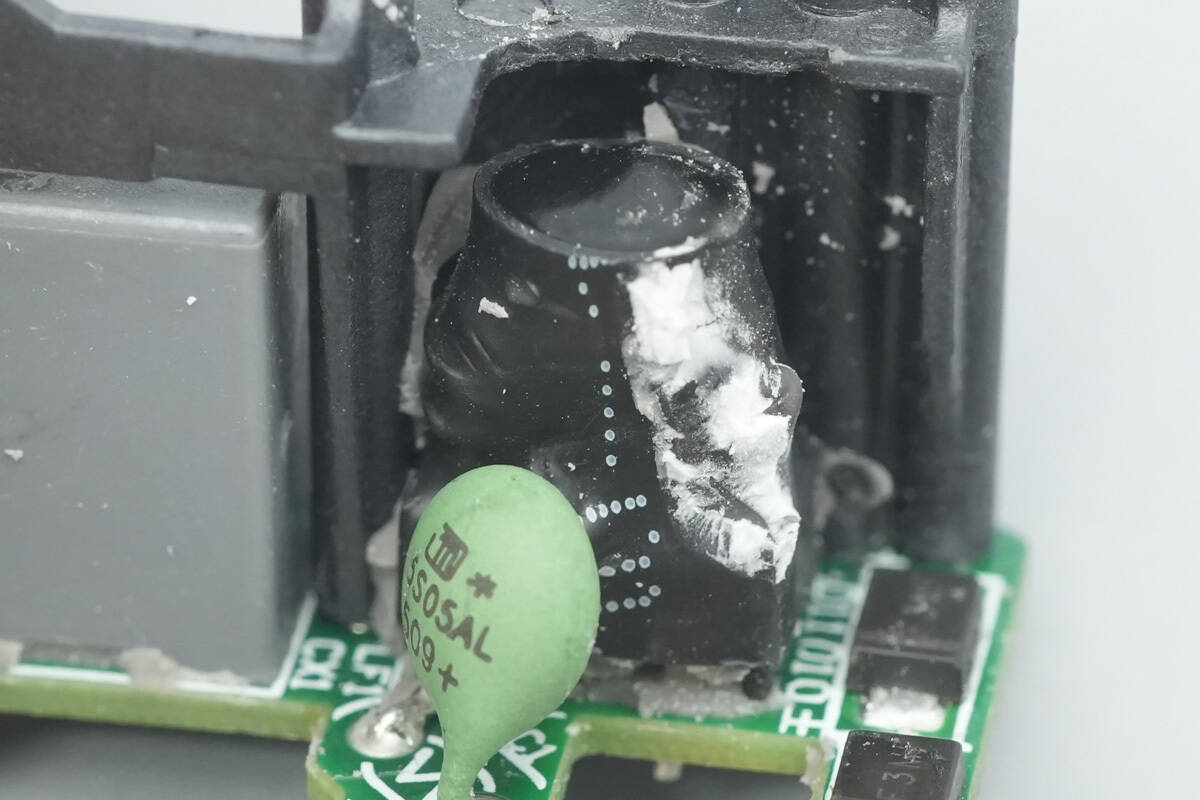 Teardown of Huawei SuperCharge 66W GaN Charger for Mate 80 (HW-110600C05)-Chargerlab