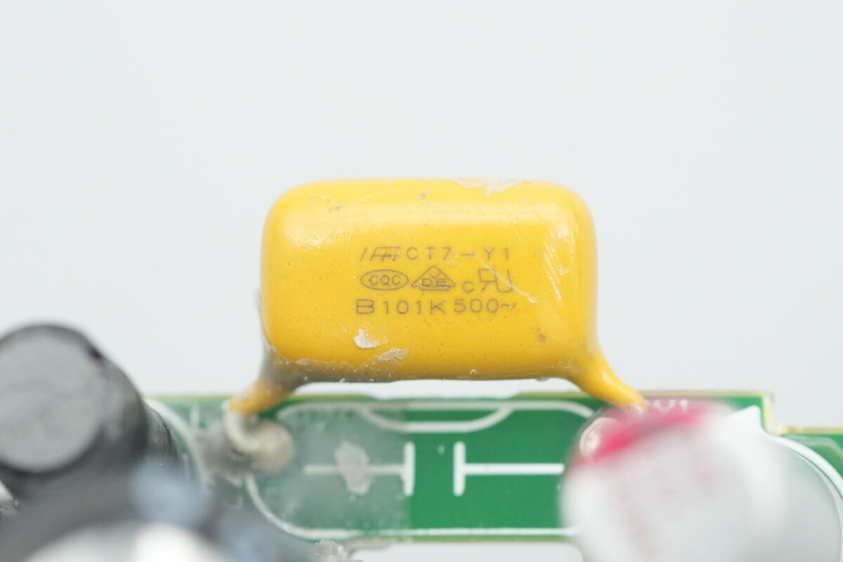 Teardown of Huawei SuperCharge 66W GaN Charger for Mate 80 (HW-110600C05)-Chargerlab