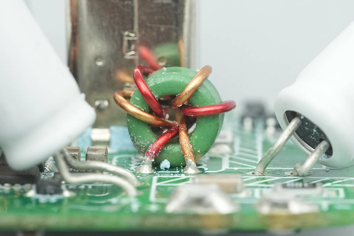 Teardown of Belkin BoostCharge Pro Dual USB-C 67W GaN Wall Charger (WCH020yz)-Chargerlab