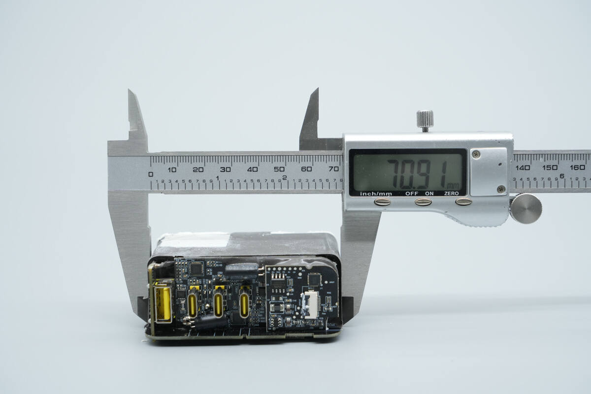 Teardown of Baseus PicoGo AH11 140W GaN Fast Charger (E01207)-Chargerlab