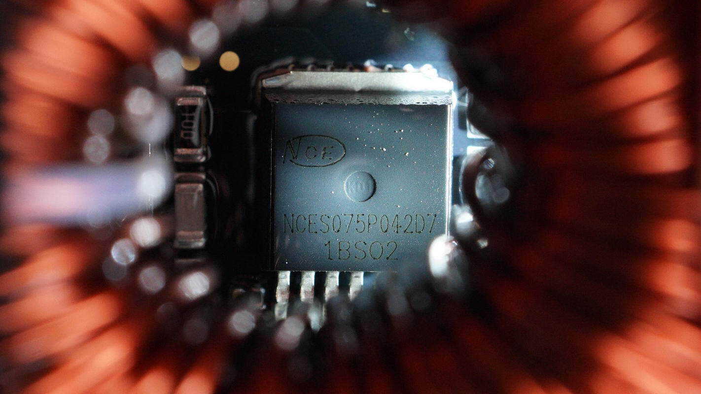 Teardown of DJI Power 1000 Mini Power Station (DYM1000M)-Chargerlab