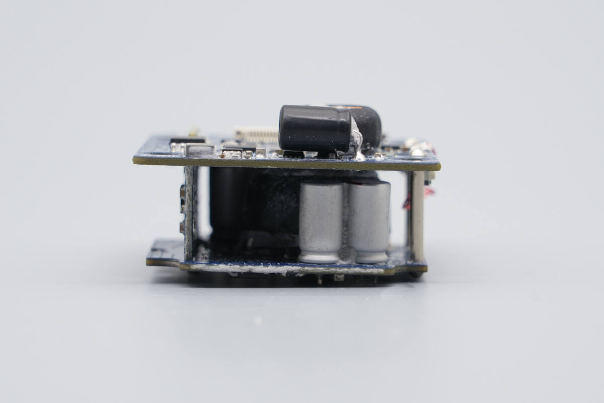 Teardown of AOHi THE FUTURE AI PD GaN+ 170W 3-Port LED Display Fast Car Charger (AOC-S009)-Chargerlab