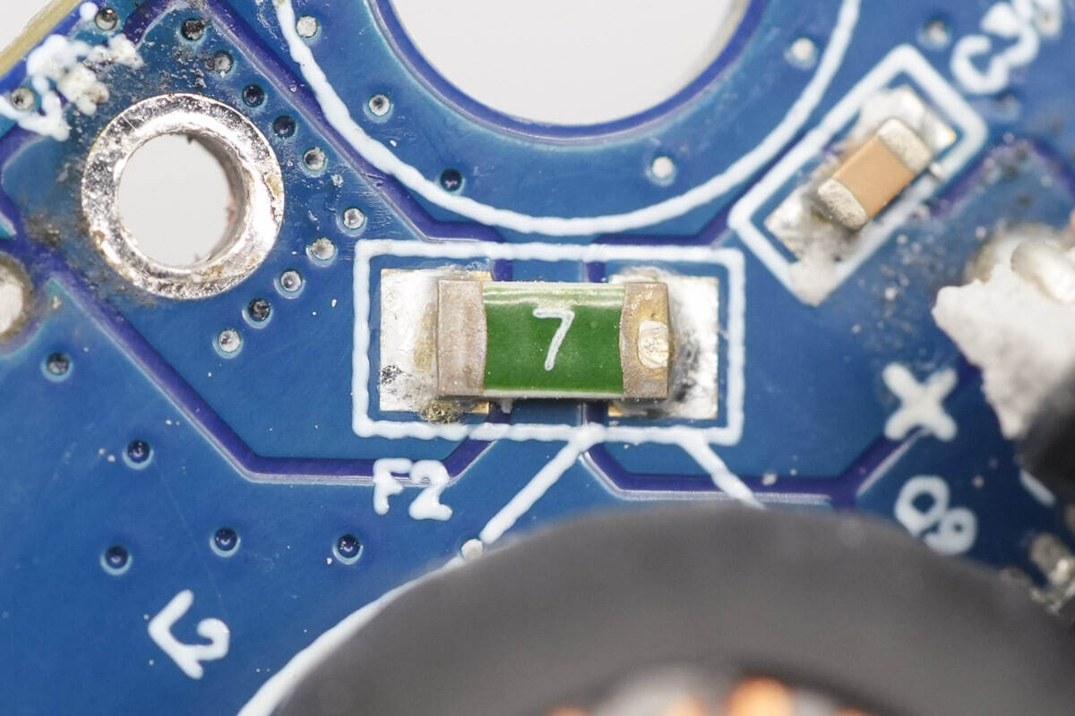 Teardown of AOHi THE FUTURE AI PD GaN+ 170W 3-Port LED Display Fast Car Charger (AOC-S009)-Chargerlab