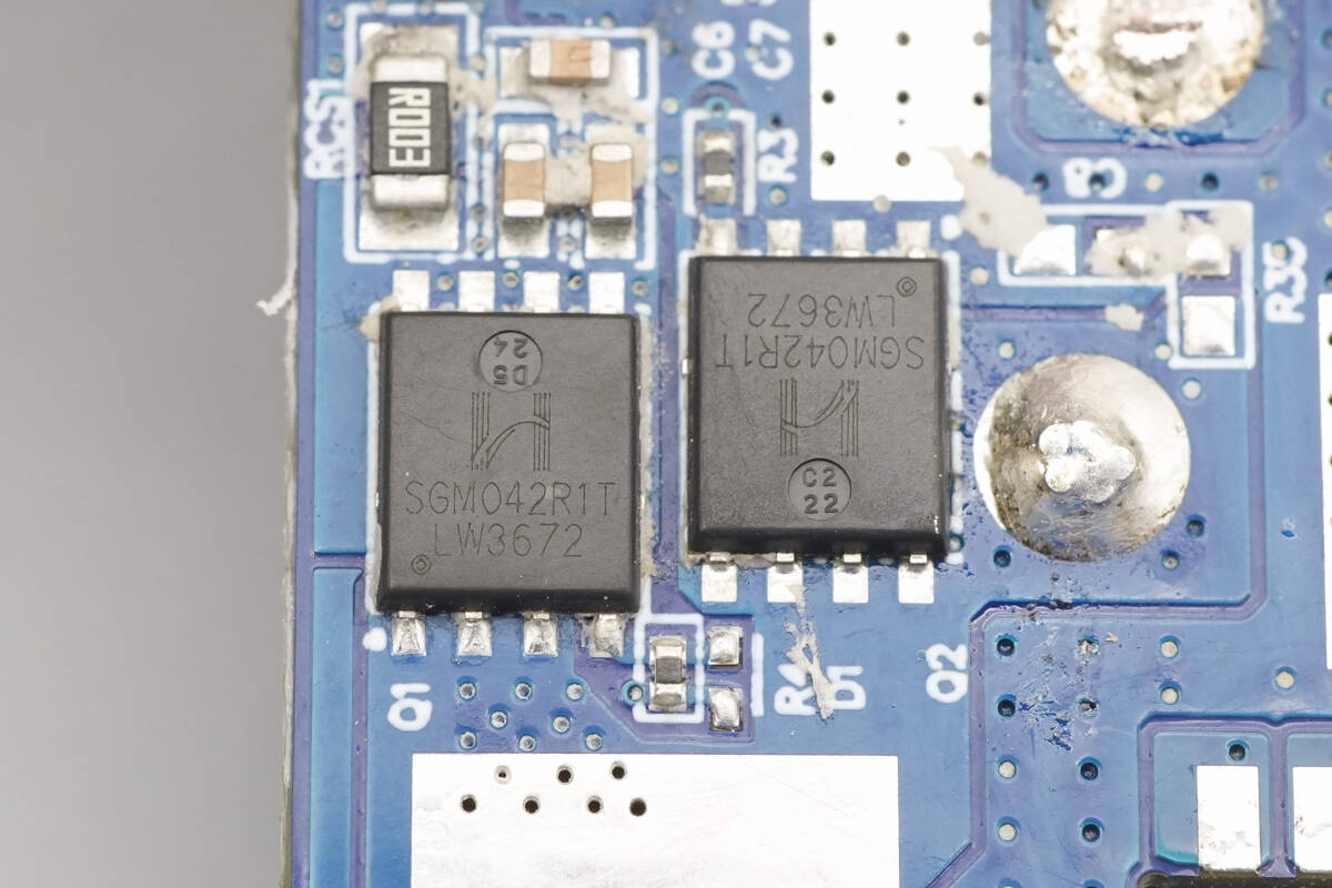 Teardown of AOHi THE FUTURE AI PD GaN+ 170W 3-Port LED Display Fast Car Charger (AOC-S009)-Chargerlab