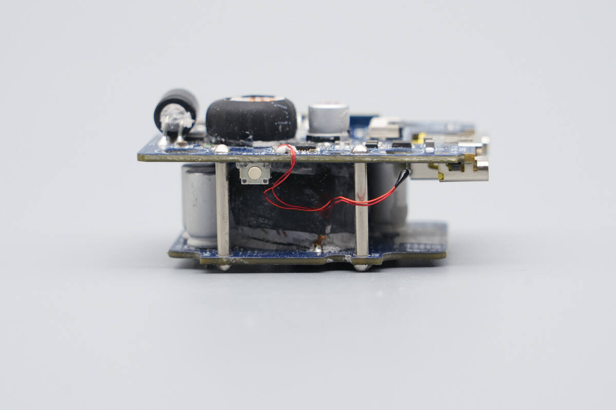 Teardown of AOHi THE FUTURE AI PD GaN+ 170W 3-Port LED Display Fast Car Charger (AOC-S009)-Chargerlab